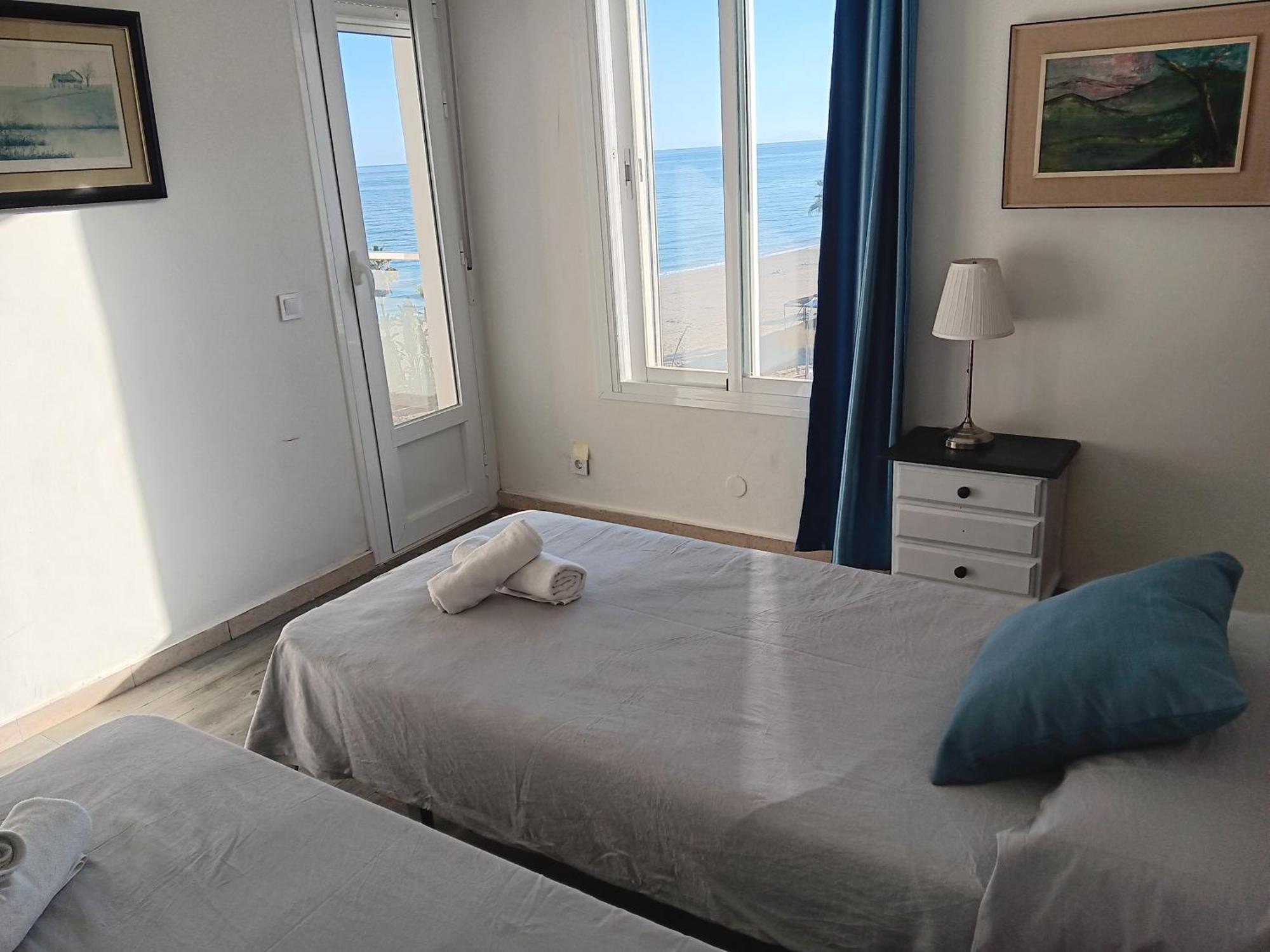 Alojamiento Iberia Playa Estepona Exterior foto