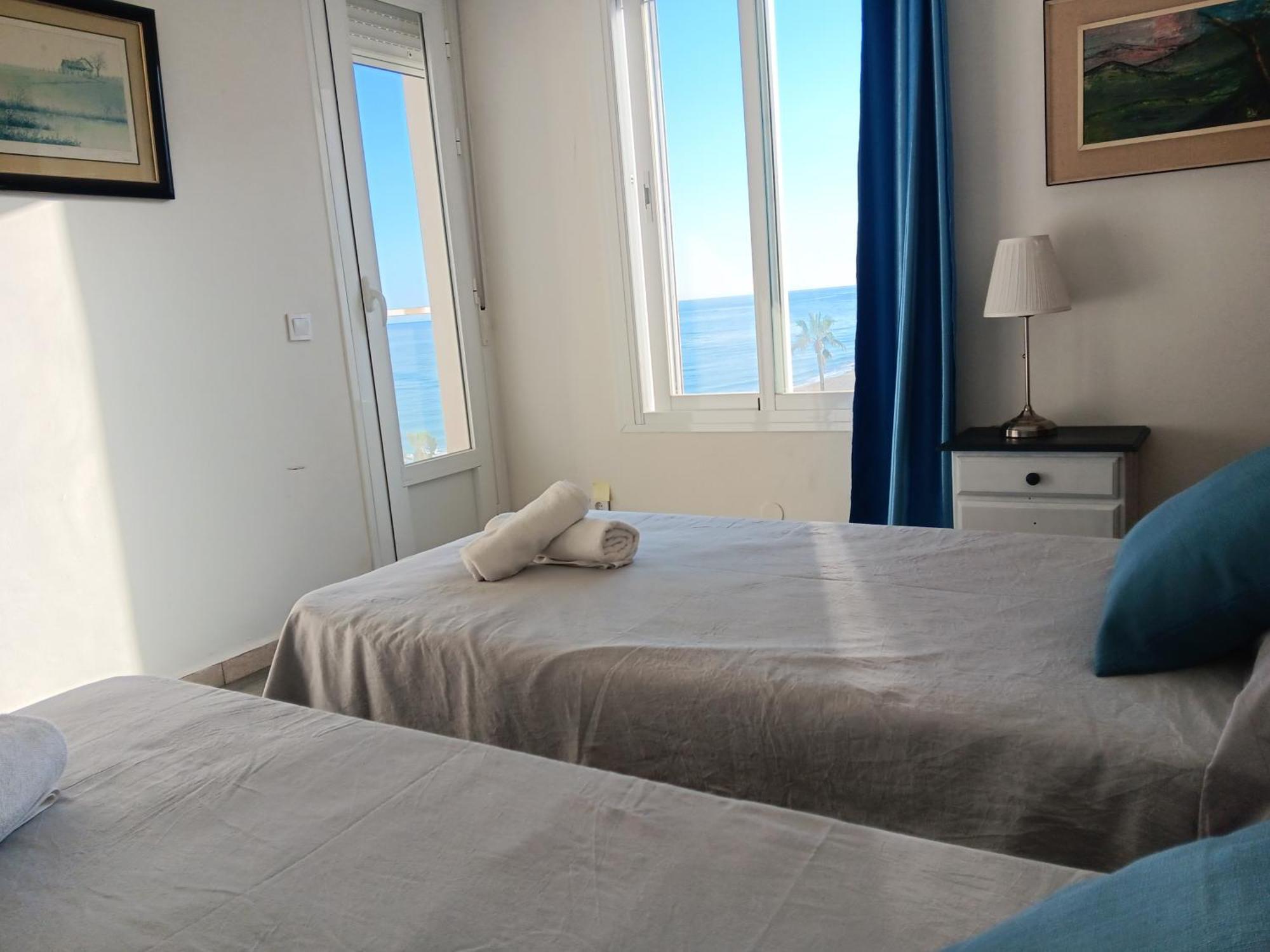 Alojamiento Iberia Playa Estepona Exterior foto